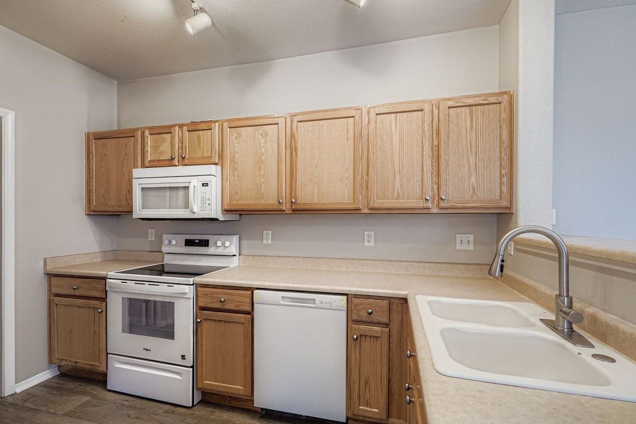 12711 Colorado Blvd - Photo 4 of 15