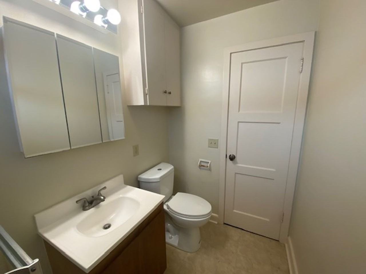 852 Newton Street - Photo 6 of 28