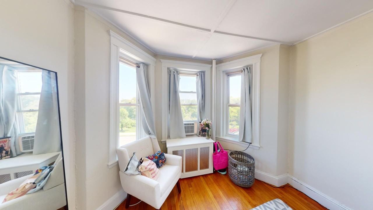 1174 Boylston St - Photo 5 of 8