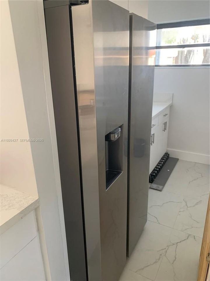 14301 Southwest 105th Avenue - Photo 2 of 10