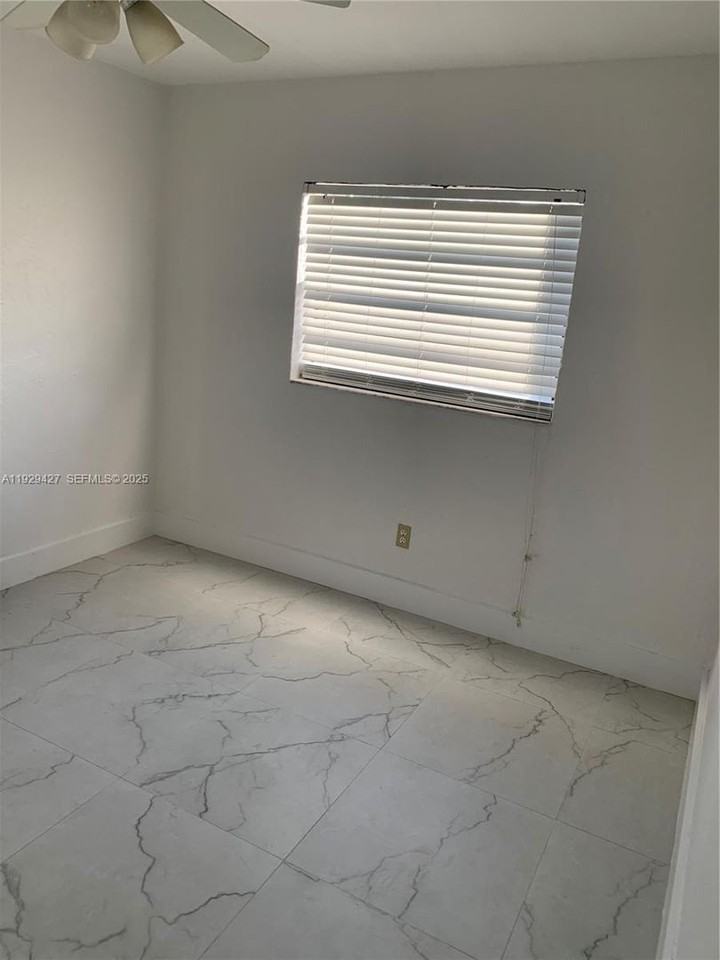 14301 Southwest 105th Avenue - Photo 4 of 10