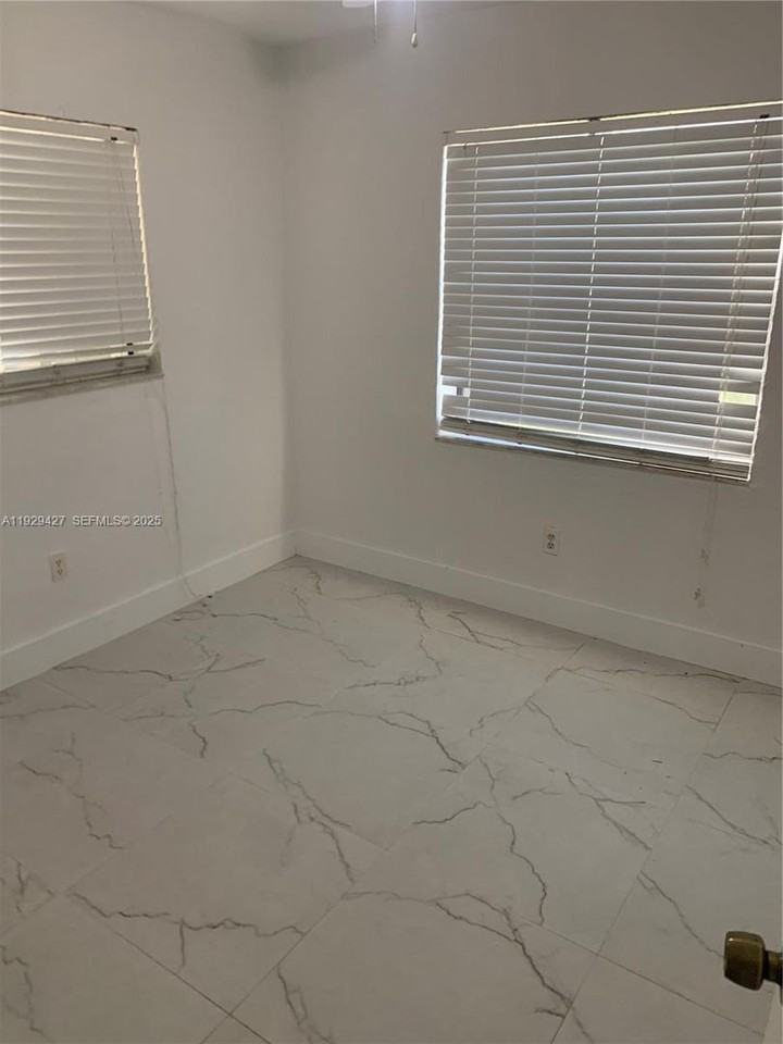 14301 Southwest 105th Avenue - Photo 5 of 10