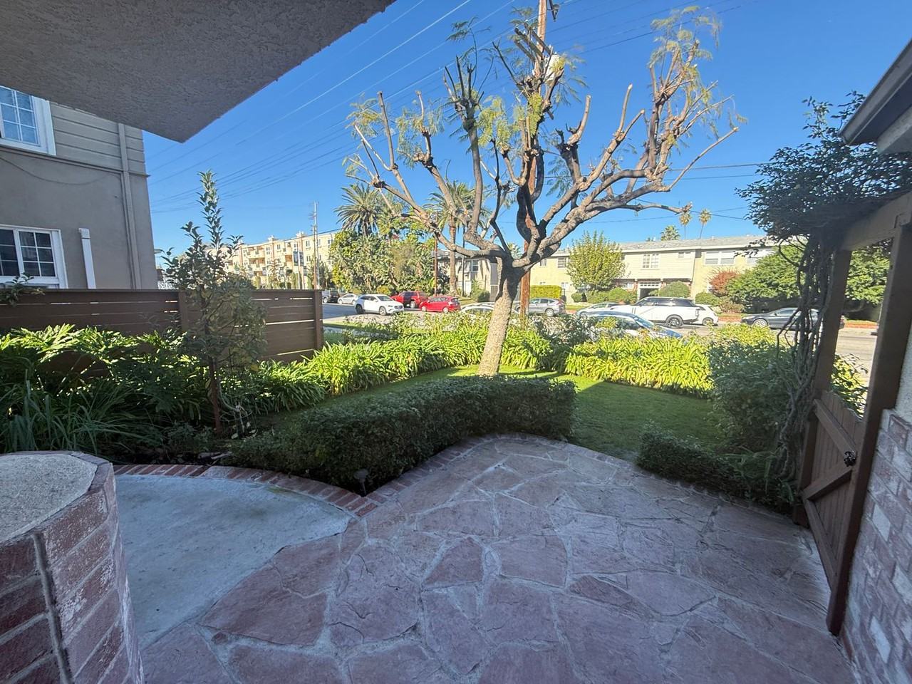 11924 Magnolia Boulevard - Photo 2 of 11