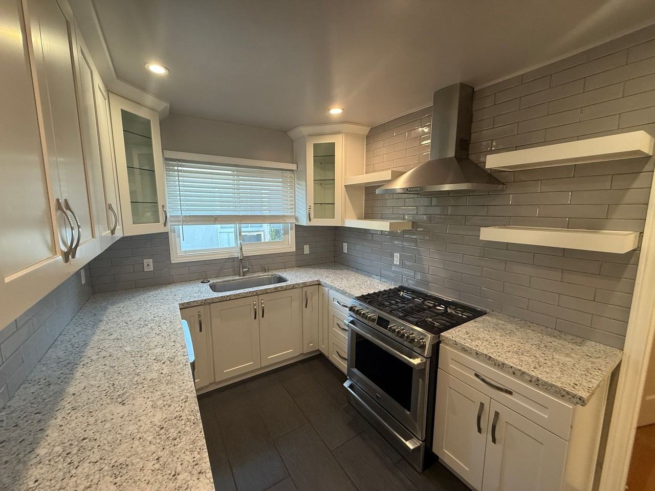 11924 Magnolia Boulevard - Photo 6 of 11