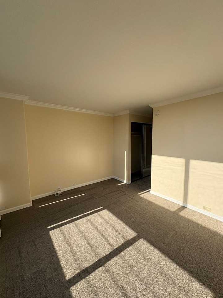 1212 Punahou Street #2005 - Photo 6 of 20