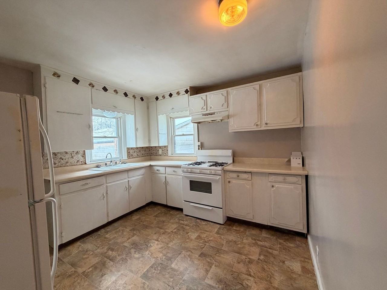 1407 8th Avenue South - Photo 3 of 7