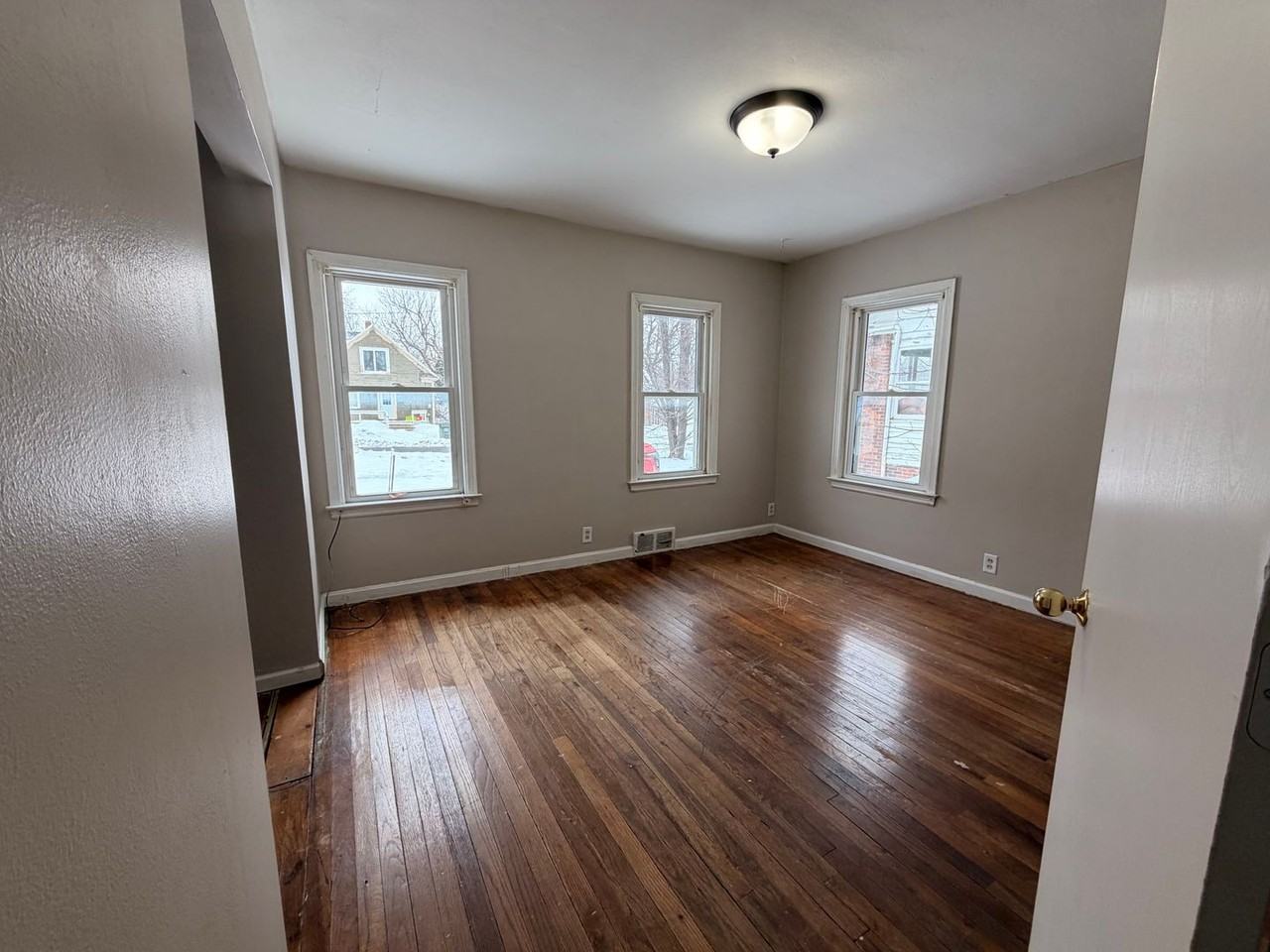 1407 8th Avenue South - Photo 4 of 7