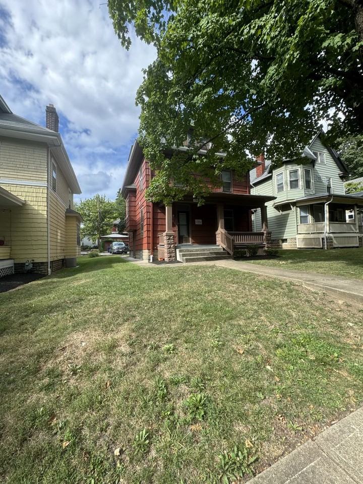 196 East Northwood Avenue - Photo 2 of 30