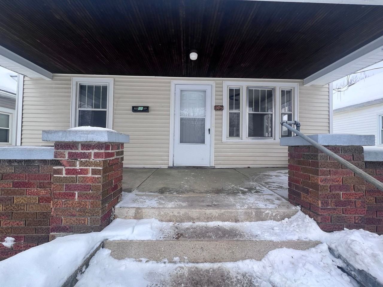 223 Marion Ave Sw - Photo 3 of 28