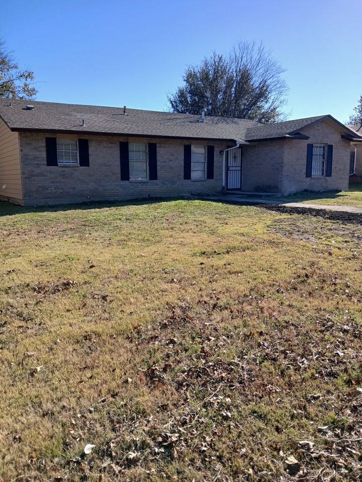 7840 Mirage Valley Drive - Photo 5 of 41