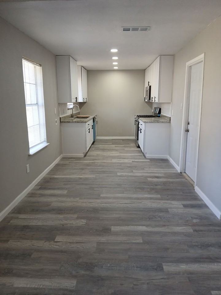 7840 Mirage Valley Drive - Photo 7 of 41