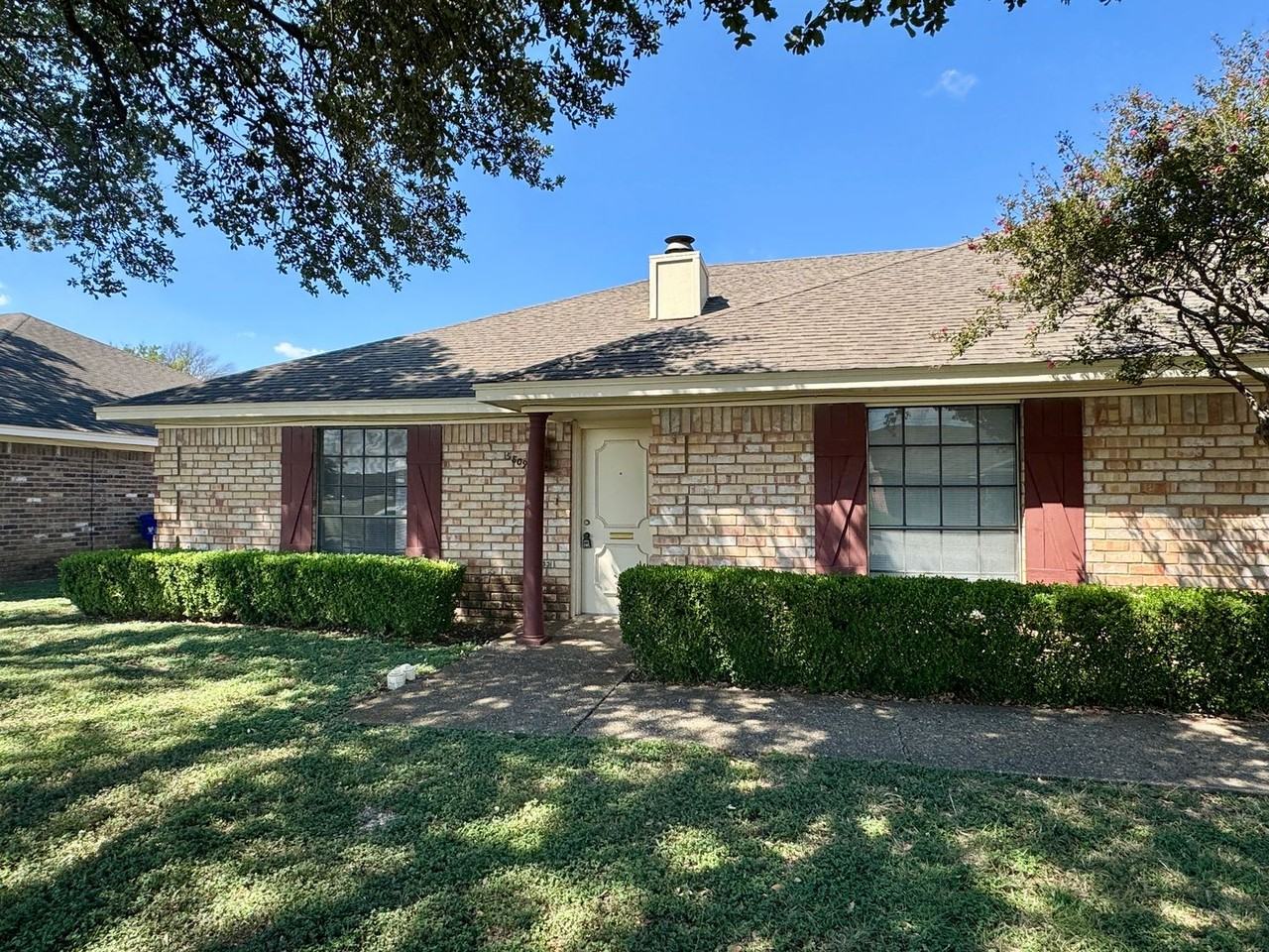 5713 Roxanne Drive - Photo 2 of 11