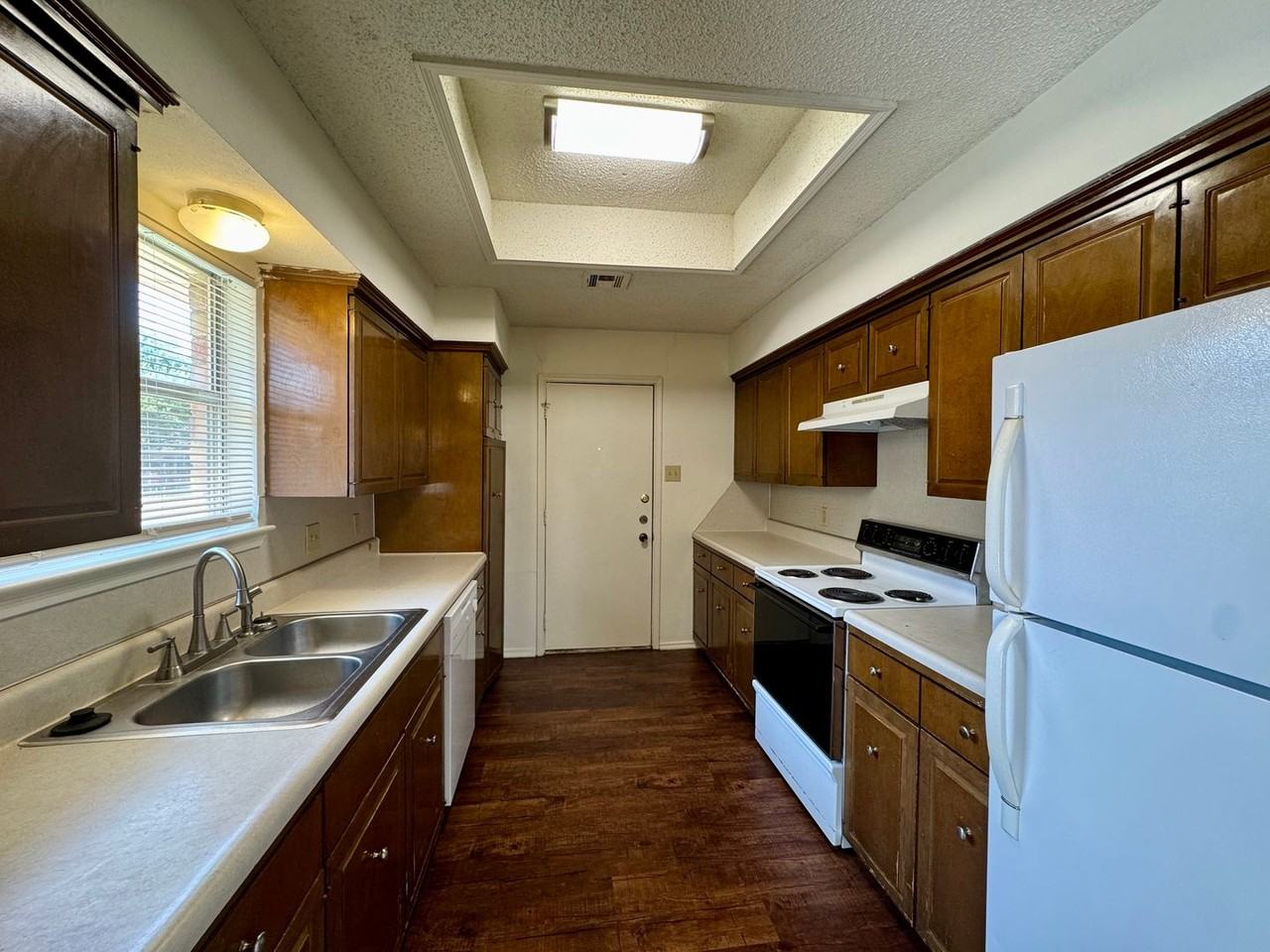 5713 Roxanne Drive - Photo 5 of 11