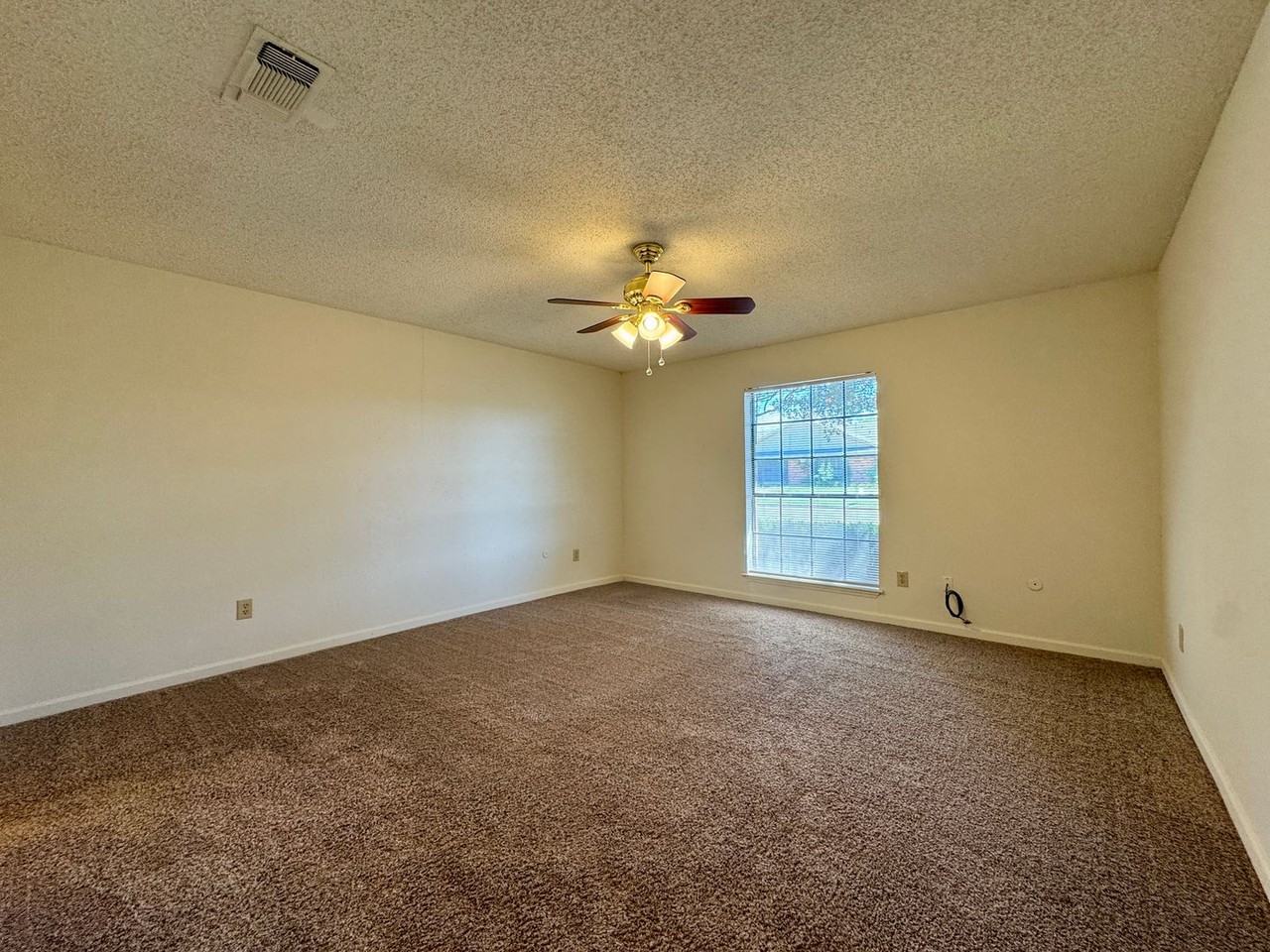 5713 Roxanne Drive - Photo 6 of 11