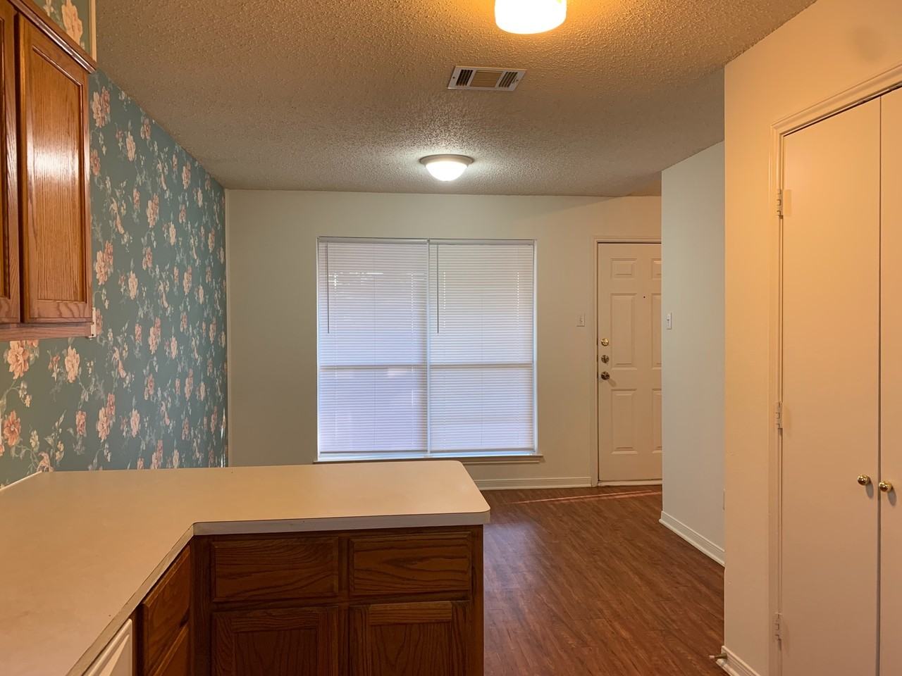 636 Park Place Drive - Photo 4 of 11