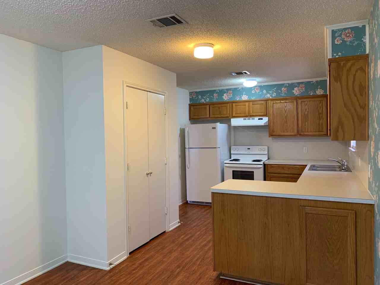 636 Park Place Drive - Photo 6 of 11