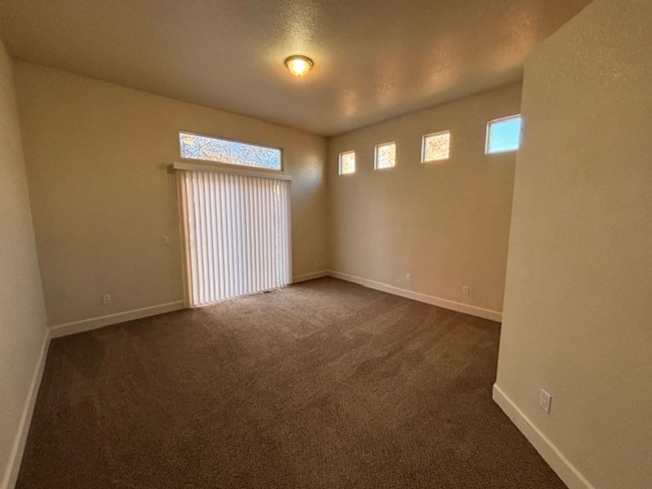 719 Red Jacket Drive - Photo 4 of 9