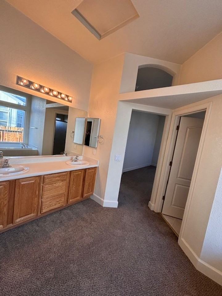 719 Red Jacket Drive - Photo 5 of 9