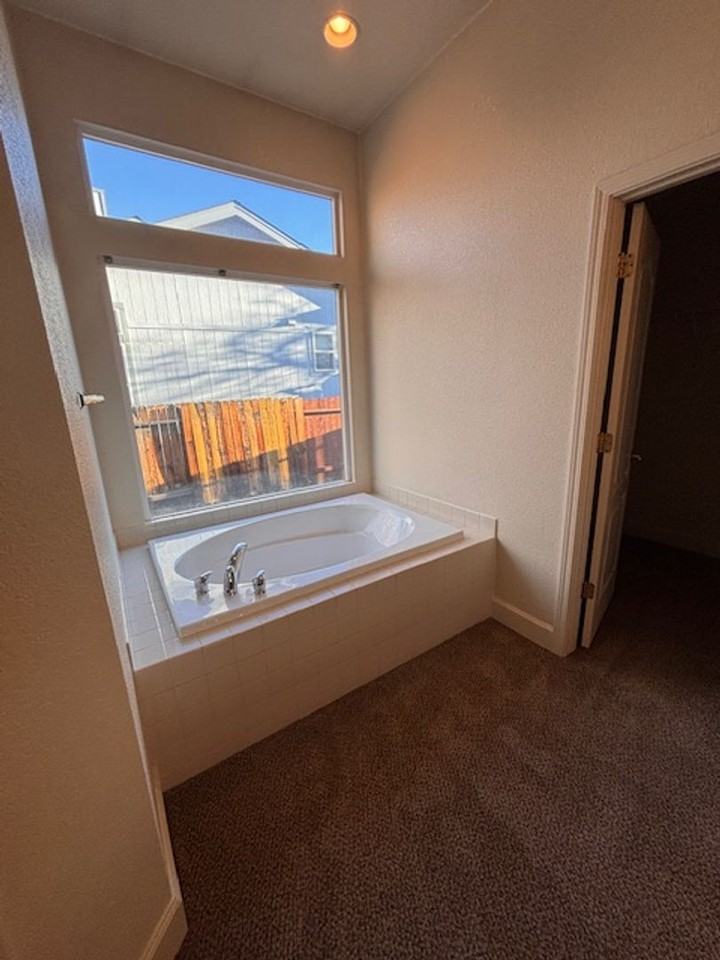 719 Red Jacket Drive - Photo 6 of 9