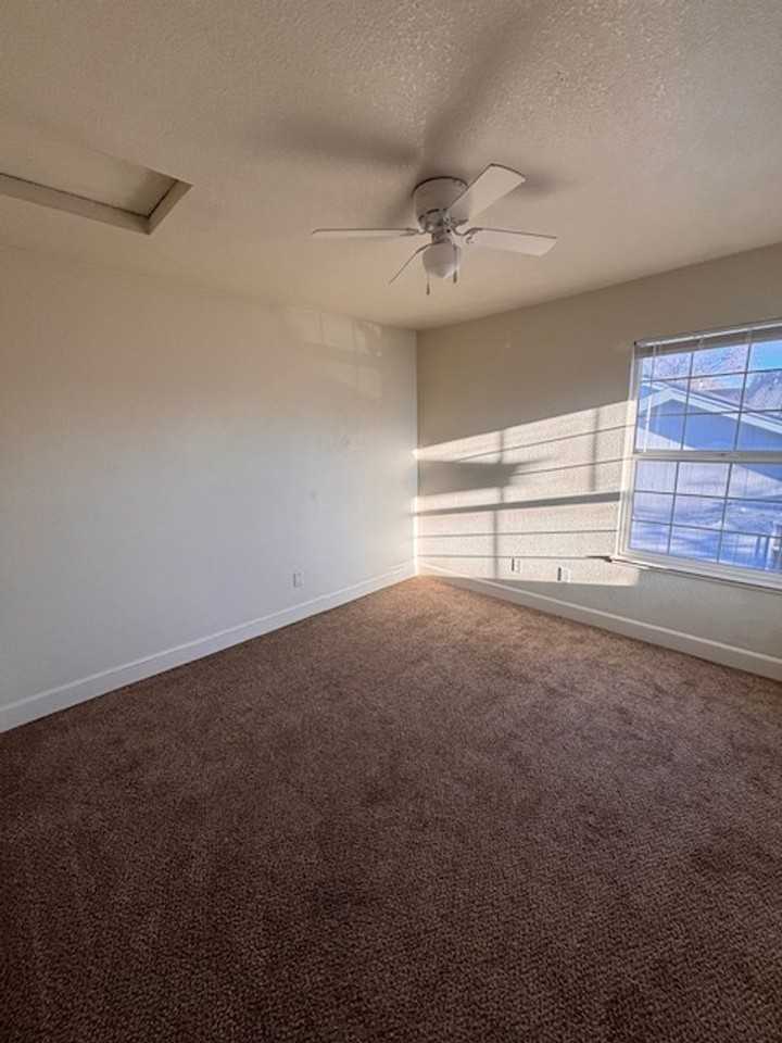 719 Red Jacket Drive - Photo 7 of 9