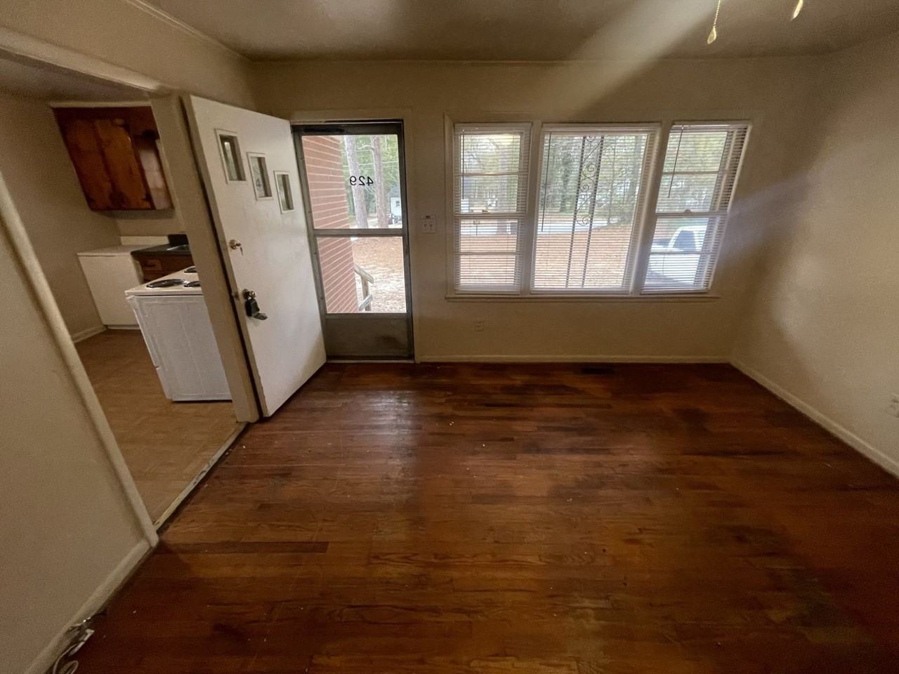 429 Rose Lane - Photo 5 of 13