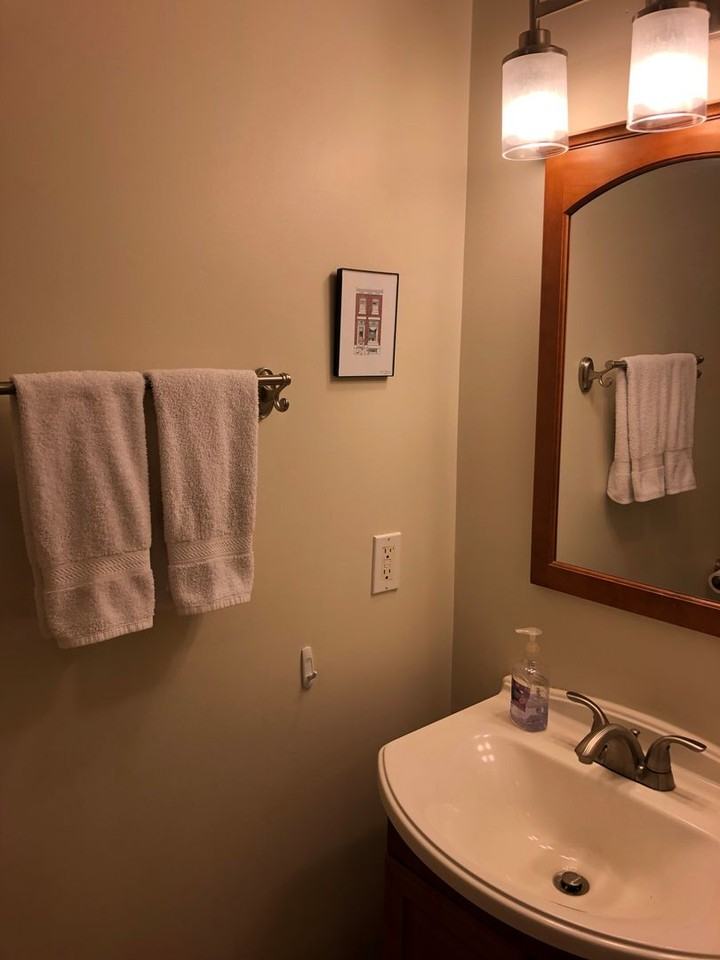 1135 Hull St - Photo 6 of 32