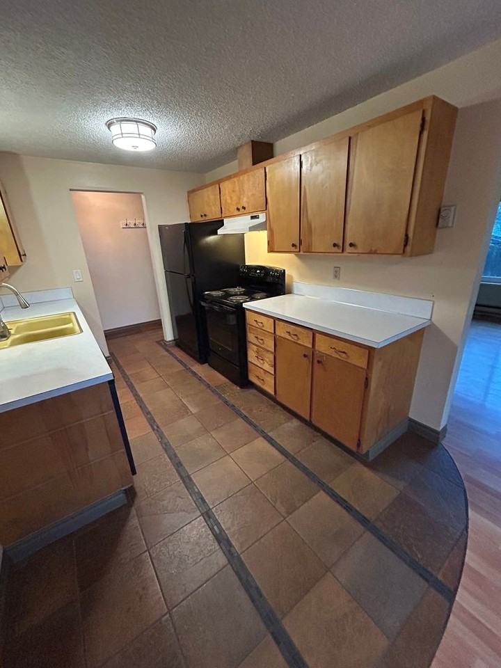 1015 Northwest 36th Street - Photo 4 of 26