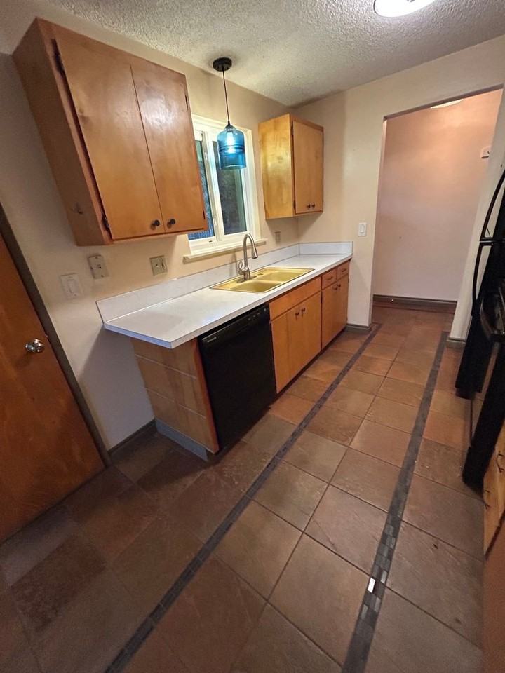 1015 Northwest 36th Street - Photo 5 of 26