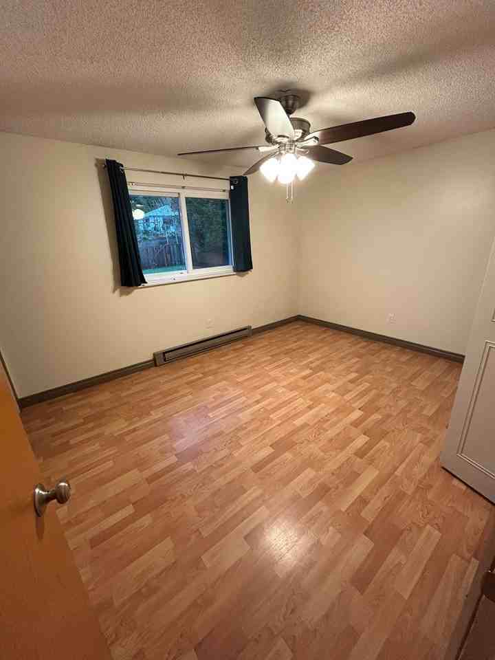 1015 Nw 36th St - Photo 6 of 12