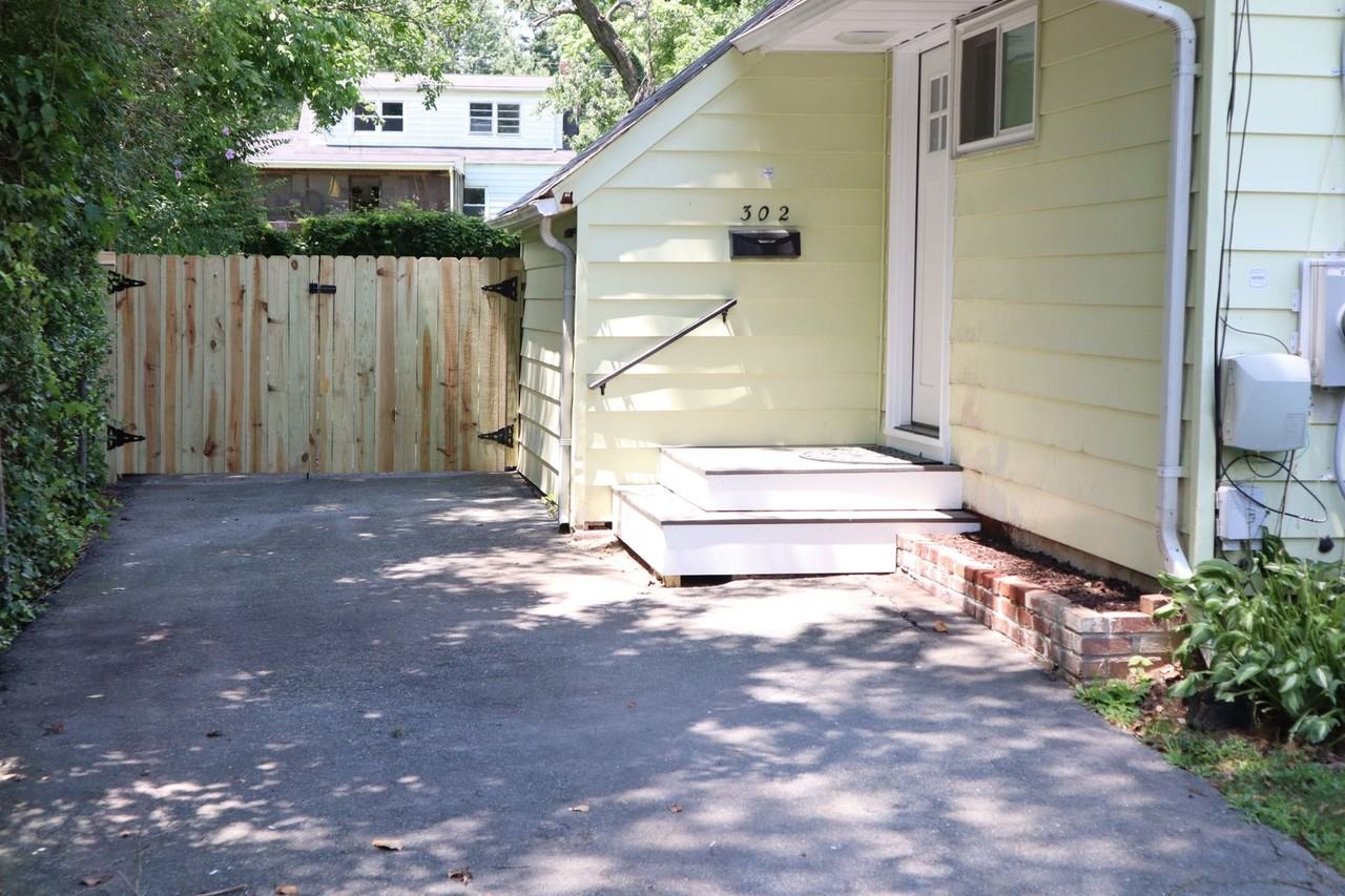 302 Broadwood Drive - Photo 2 of 25