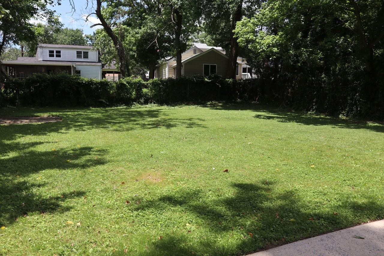 302 Broadwood Drive - Photo 3 of 25