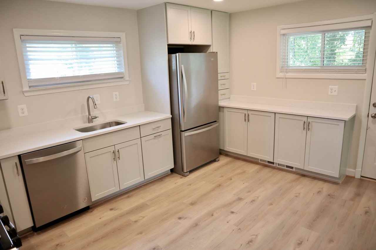 302 Broadwood Drive - Photo 5 of 25