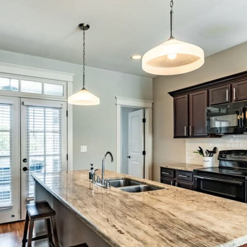 1909 Convent Place ##C - Photo 2 of 11