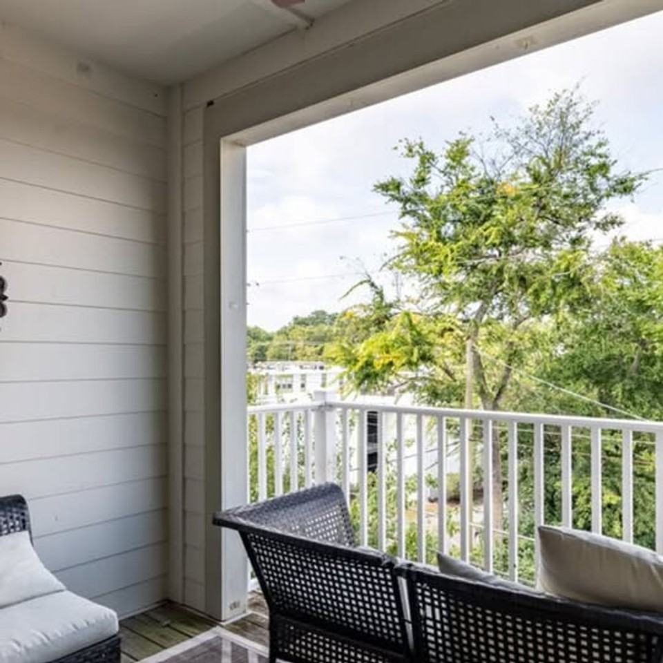 1909 Convent Place ##C - Photo 4 of 11