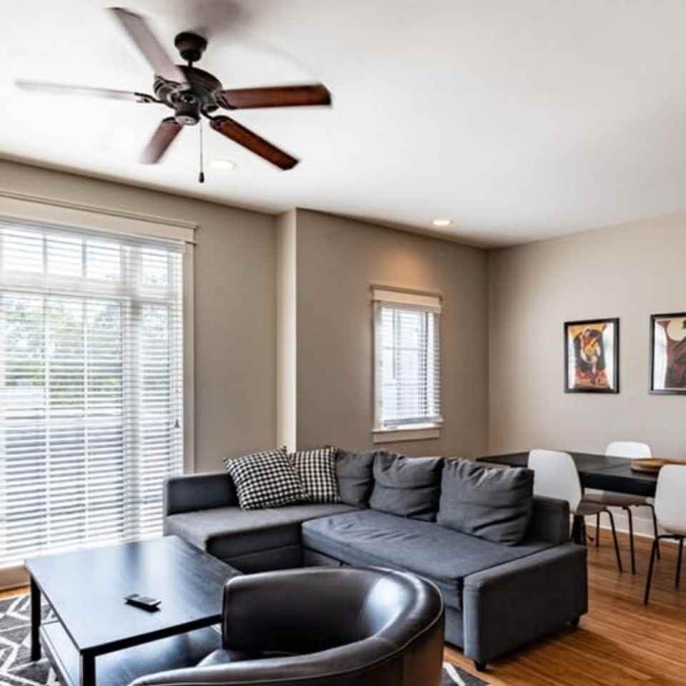 1909 Convent Place ##C - Photo 6 of 11