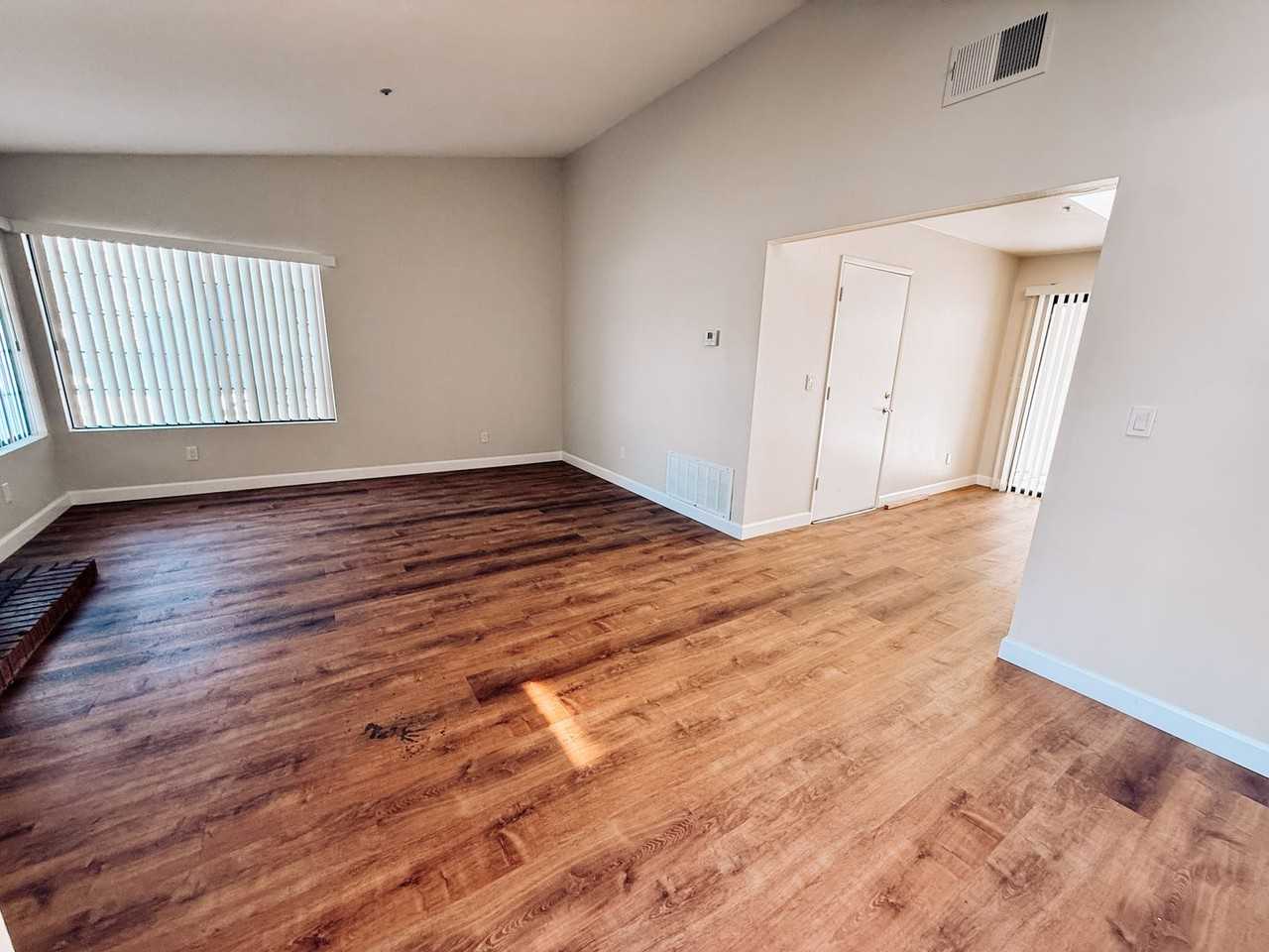 6152 Orange Ave - Photo 7 of 40