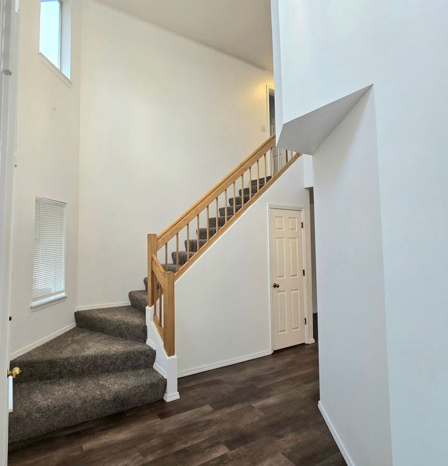 5231 69th Dr Ne - Photo 4 of 20