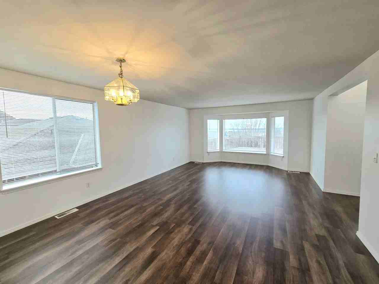 5231 69th Dr Ne - Photo 5 of 20