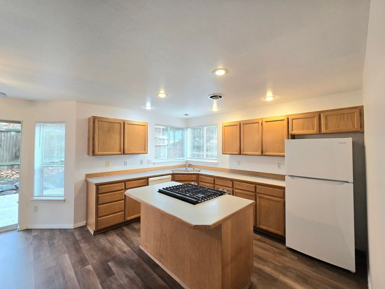 5231 69th Dr Ne - Photo 6 of 20