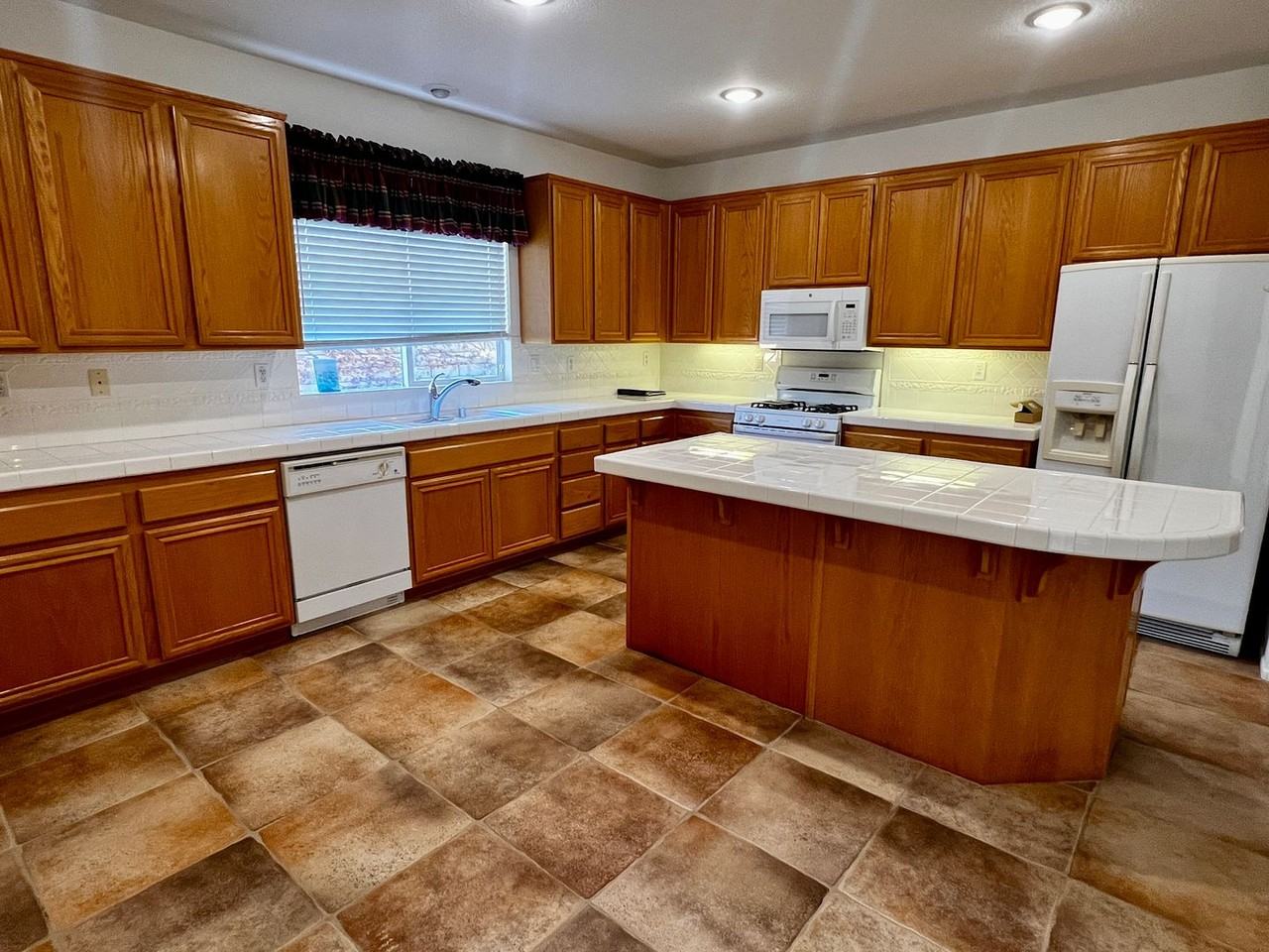 38033 Augusta Dr - Photo 6 of 50