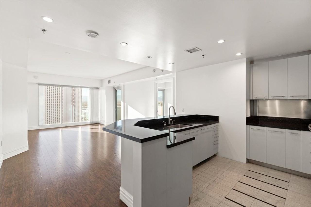 2700 South Las Vegas Boulevard #1701 - Photo 3 of 25