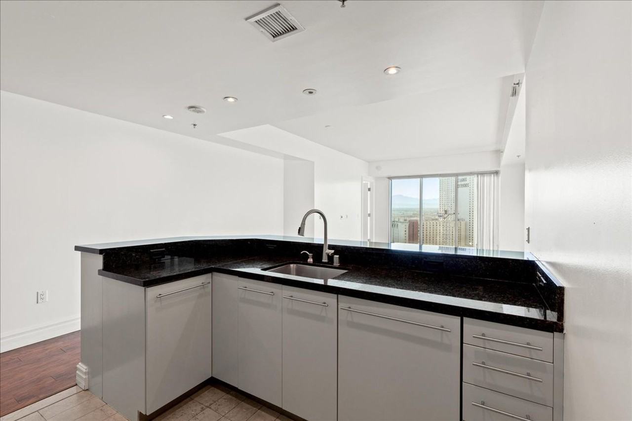 2700 South Las Vegas Boulevard #1701 - Photo 5 of 25