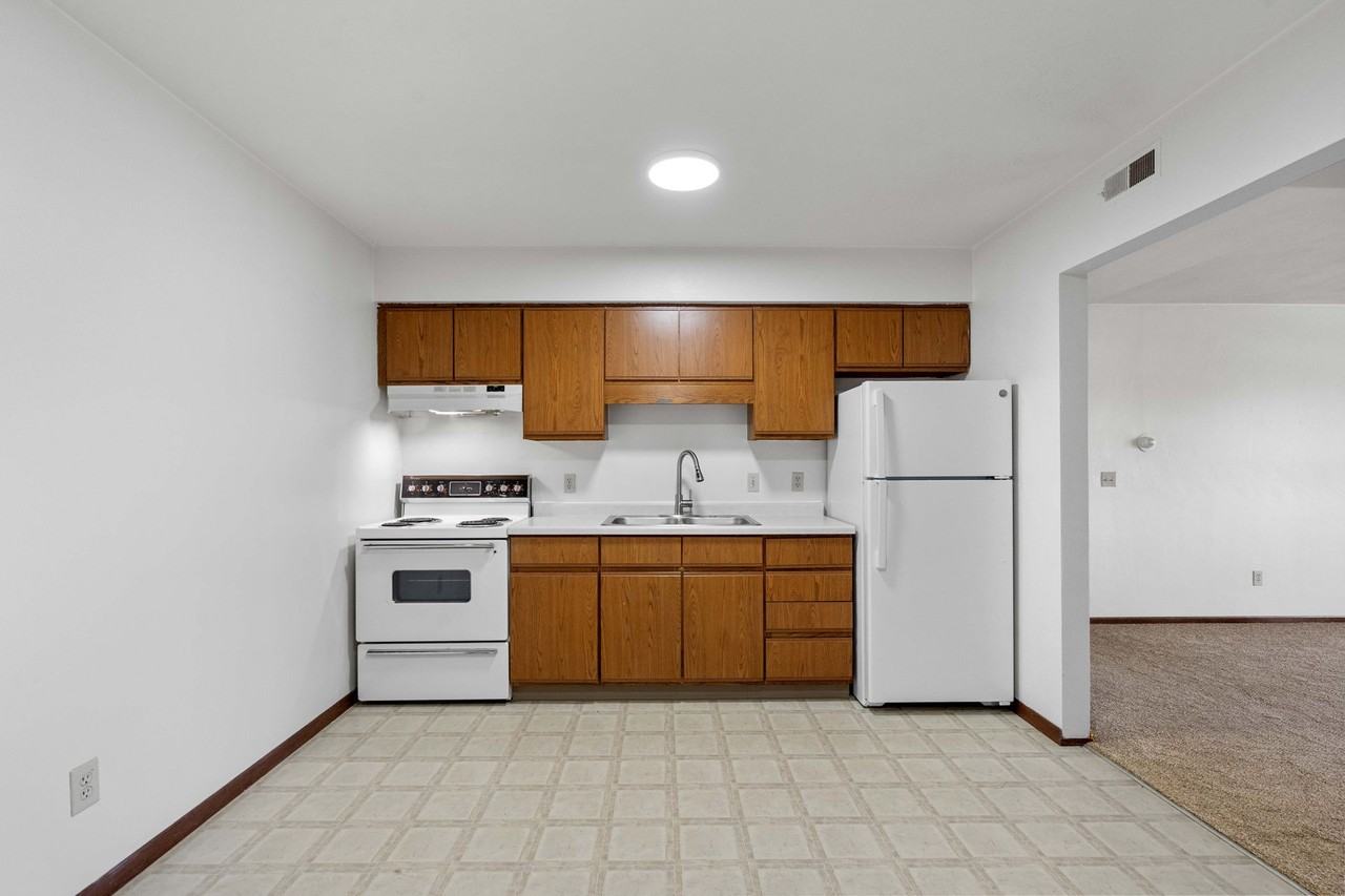 Parkside Apartments - Photo 3 of 7