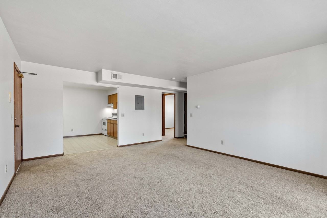 Parkside Apartments - Photo 4 of 7