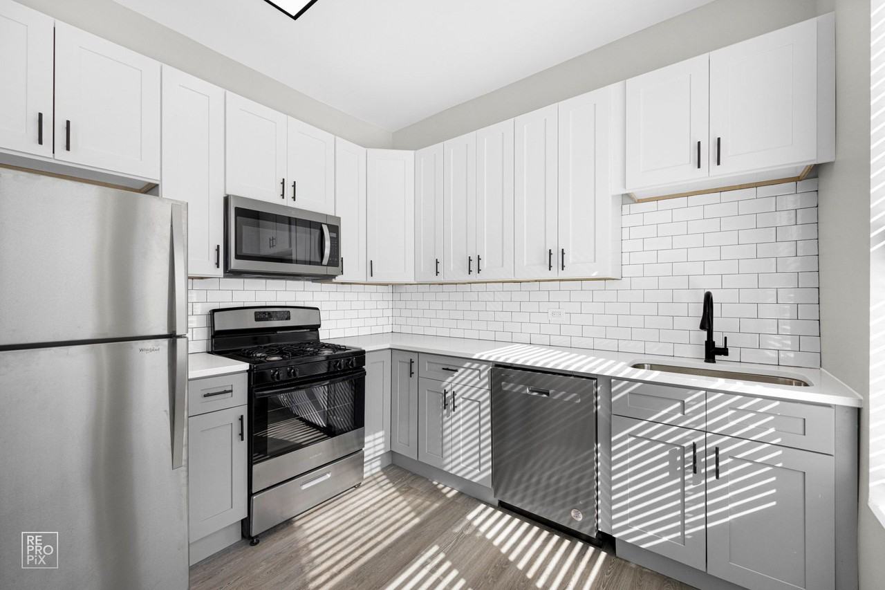 722 S Racine Ave 1200 W Lexington St Chicago, IL 60607 - Photo 2 of 37