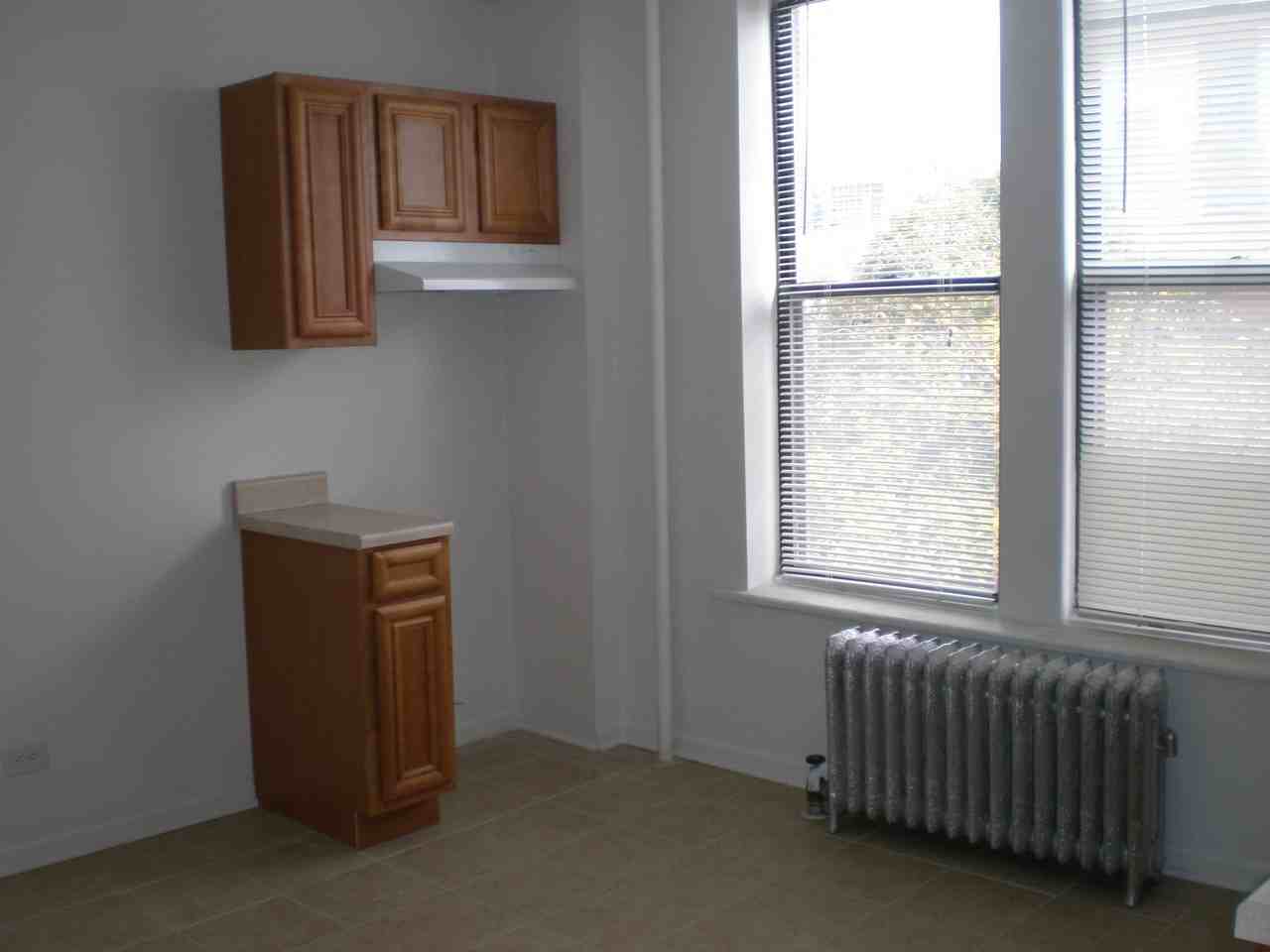 722 S Racine Ave 1200 W Lexington St Chicago, IL 60607 - Photo 5 of 37