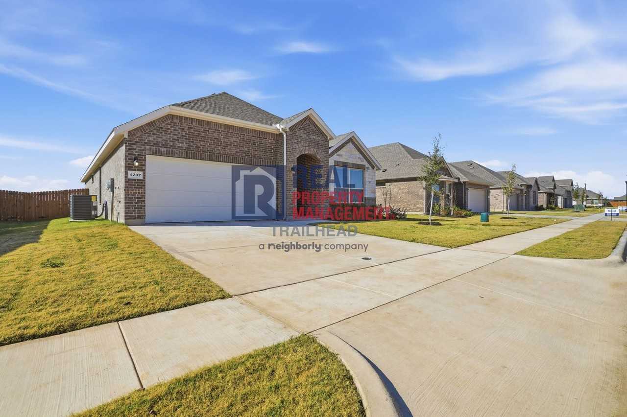 1237 Beltway Lane - Photo 2 of 30