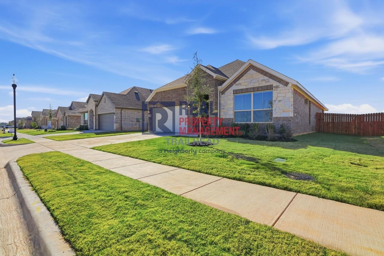 1237 Beltway Lane - Photo 3 of 30