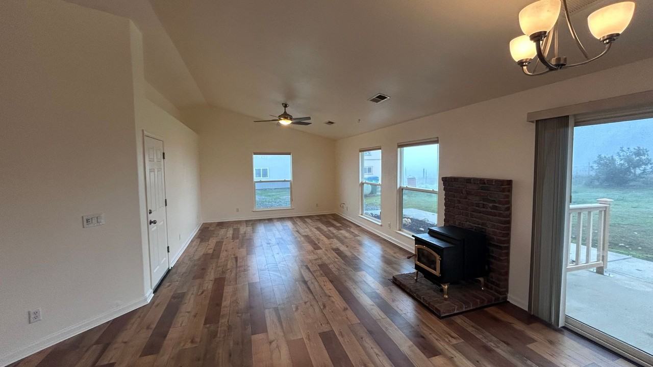 14575 Avenida Central - Photo 3 of 22