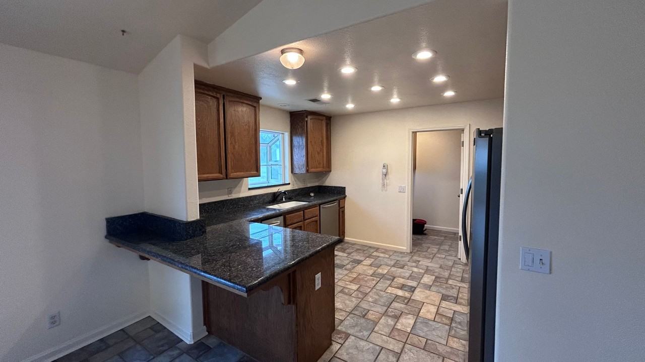 14575 Avenida Central - Photo 6 of 22